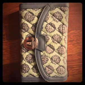 Vera Bradley Wristlet. Colors are teal and gray.